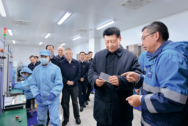2024年3月18日至21日，中共中央总书记、国家主席、中央军委主席习近平在湖南考察。这是18日下午，习近平在中德合资企业巴斯夫杉杉电池材料有限公司考察。 新华社记者 谢环驰/摄